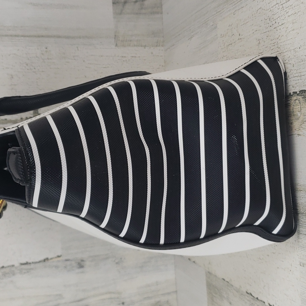 Kenneth Cole Reaction black white striped zipper large handbag goldtone accents - Picture 8 of 12
